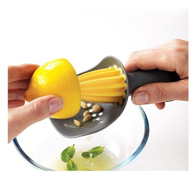 Tuut Linha Utilidade Espremedor de Frutas com Filtro 16cm Amarelo.