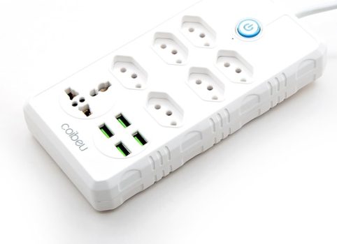 Extensão Tomada, Régua Tomada, Régua de Energia, 6 Tomadas, 4 Interfaces USB, 1 Tomada Universal, Cabo de Alimentação de 1,9 metros, Suporte a Tensão de 110-220V, Potência de 2500W, Branco