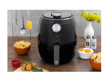 Fritadeira Elétrica sem Óleo/Air Fryer Electrolux – Efficient Rita Lobo EAF15 Preta com Timer 3,2L